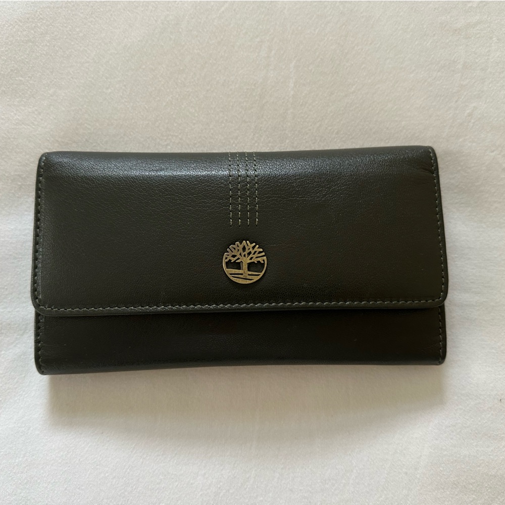 Timberland Leather RFID Flap Wallet Clutch Organizer, Grape Leaf